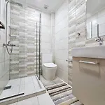 Luxury Apartment *