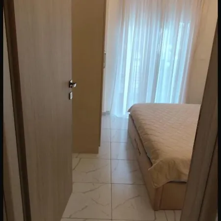 Luxury Apartment *